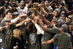 湖人宣布新版首发五虎！詹姆斯被迫让位，雷迪克豪言建立王朝